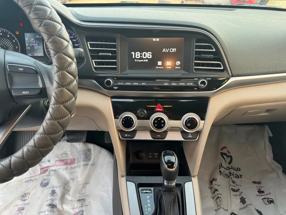 Car image 17