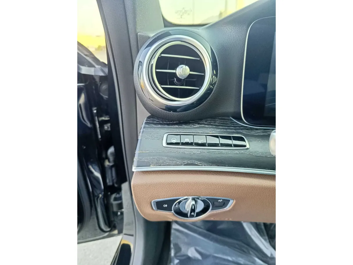 Car image 35