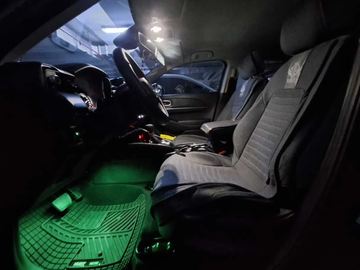 Car image 16