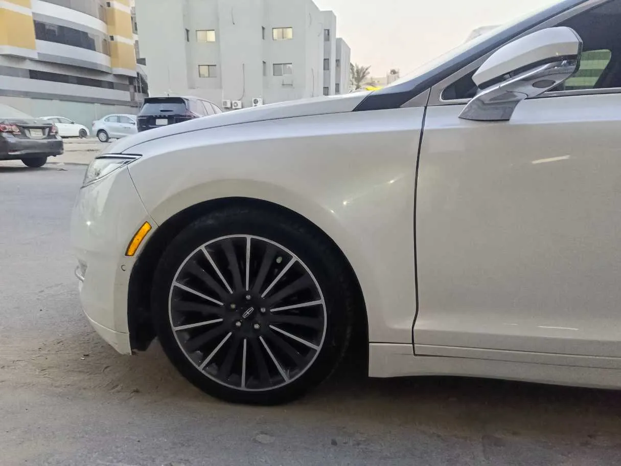 Car image 9