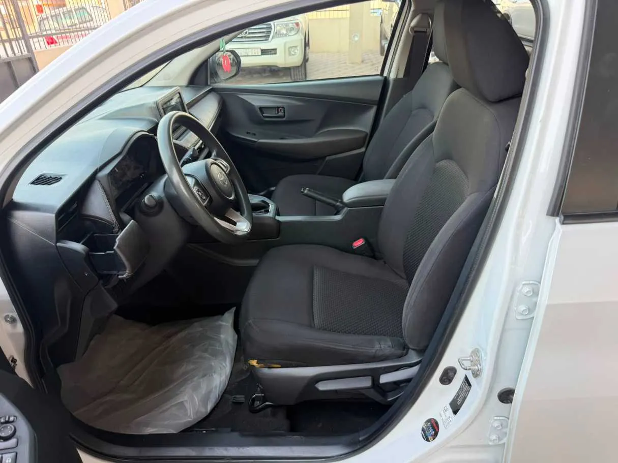 Car image 13