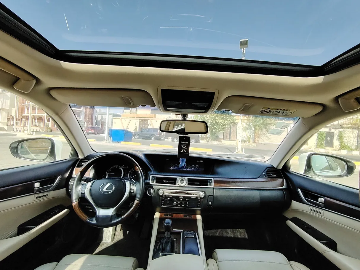 Car image 17