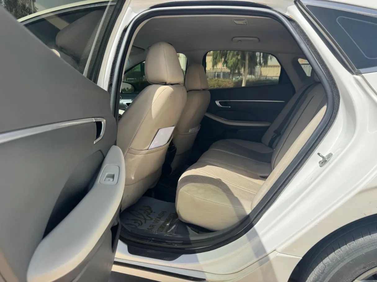 Car image 13