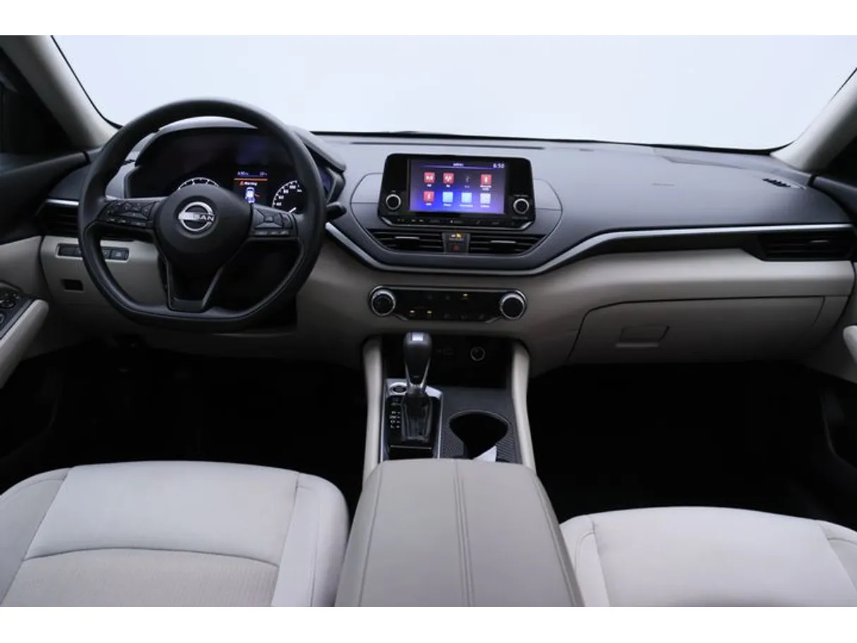 Car image 14