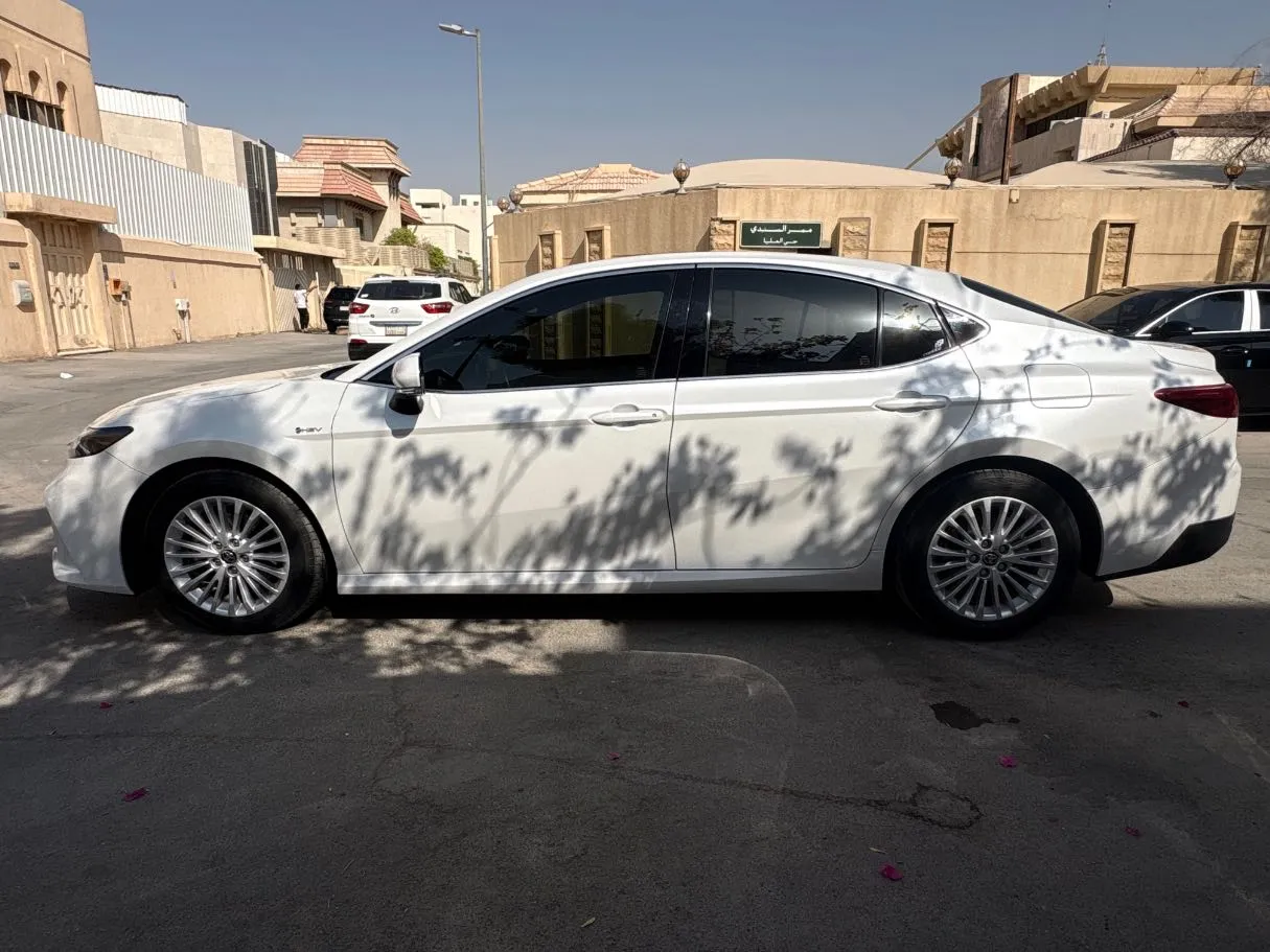 Car image 8