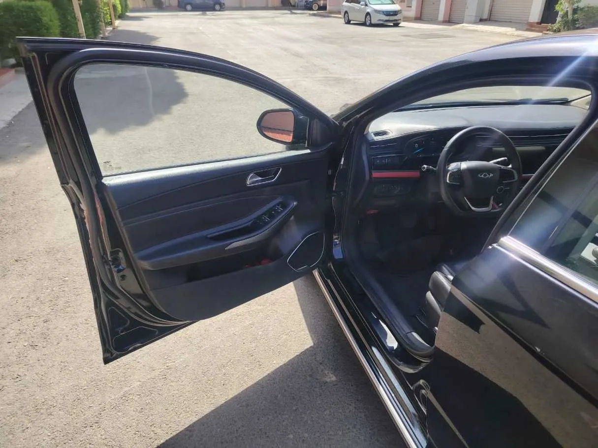 Car image 12