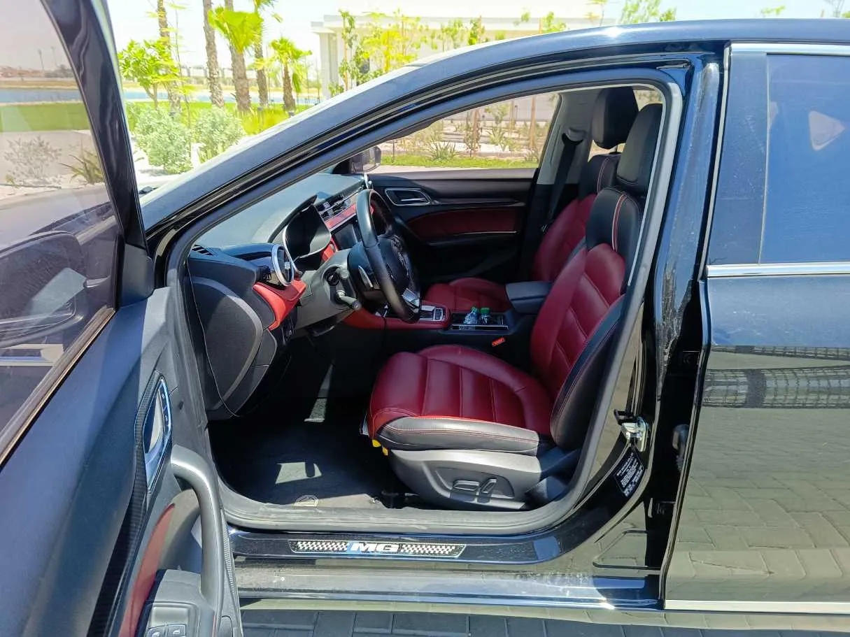 Car image 14