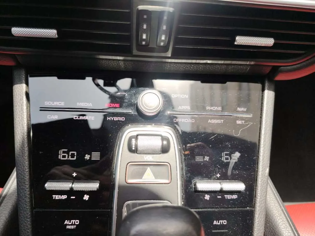 Car image 26