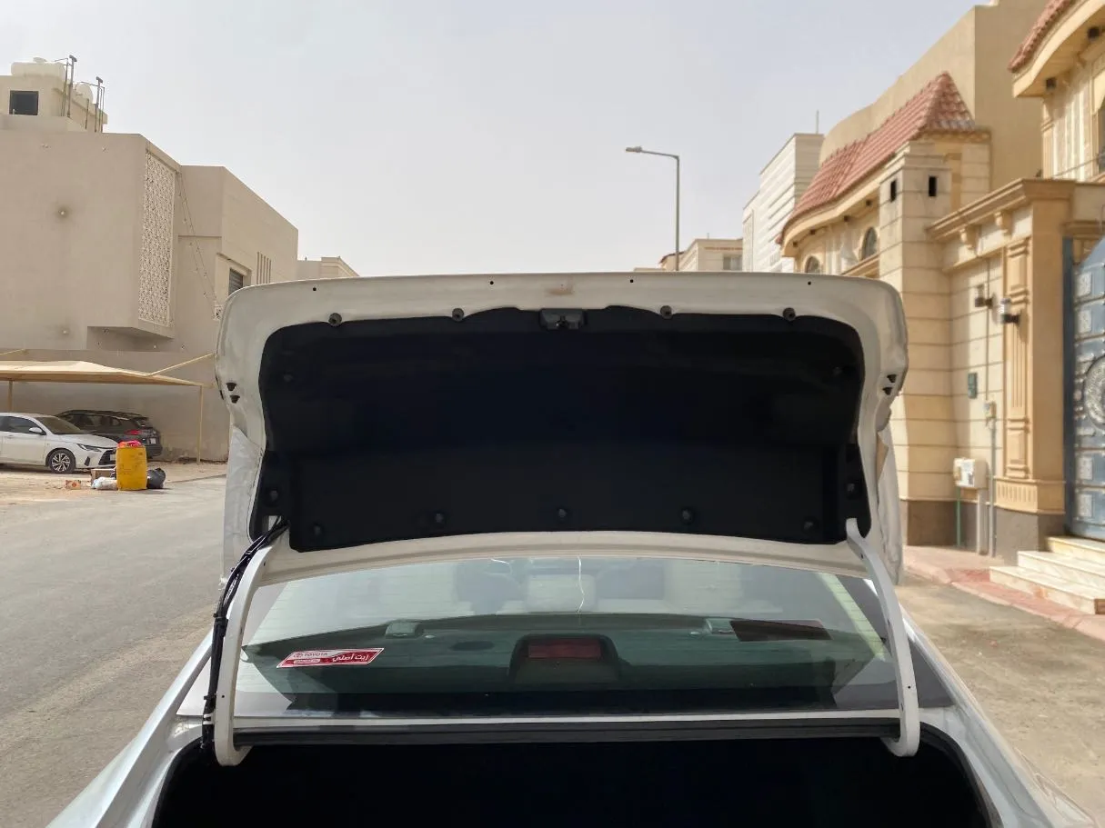 Car image 19