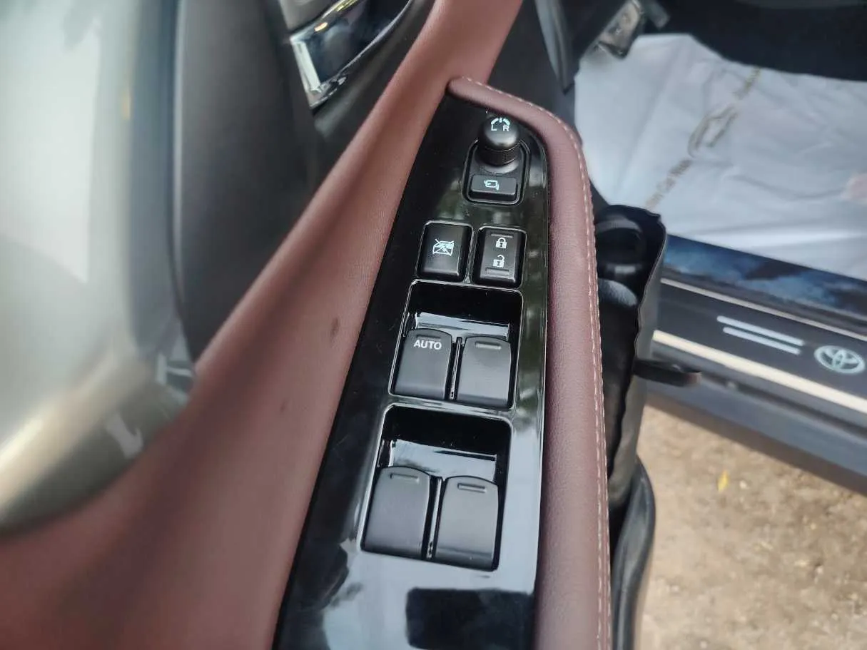 Car image 27
