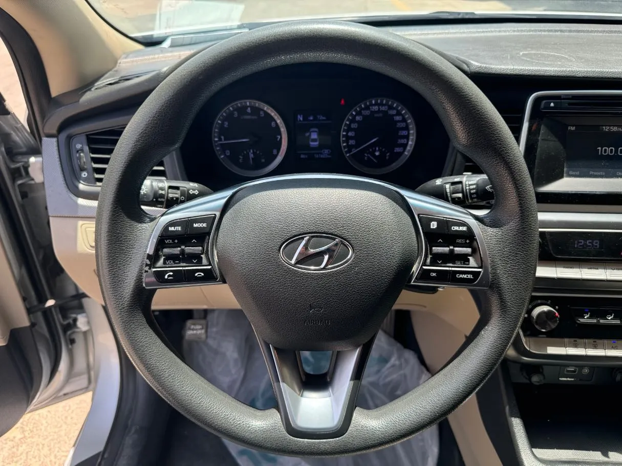 Car image 17
