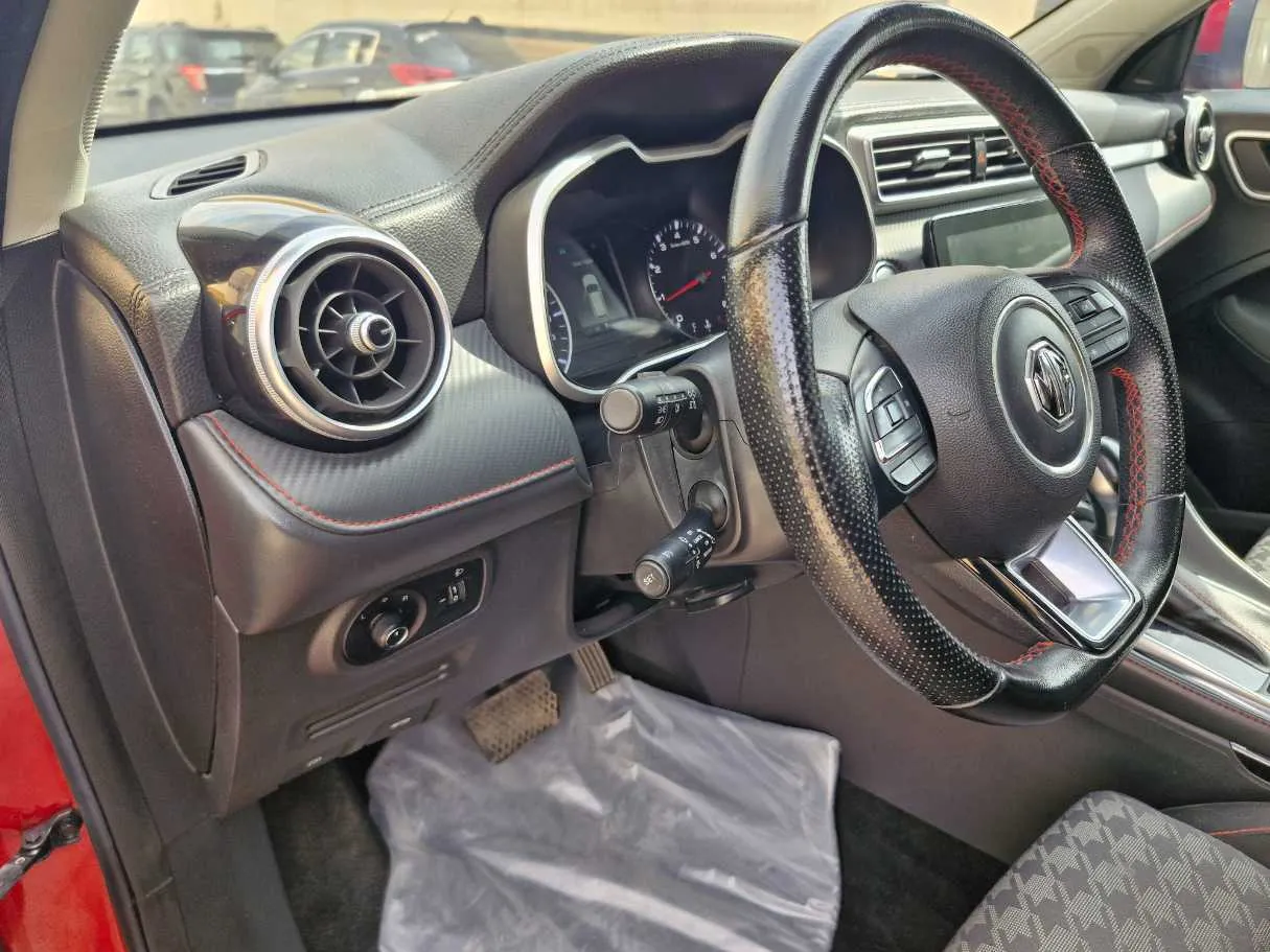 Car image 13