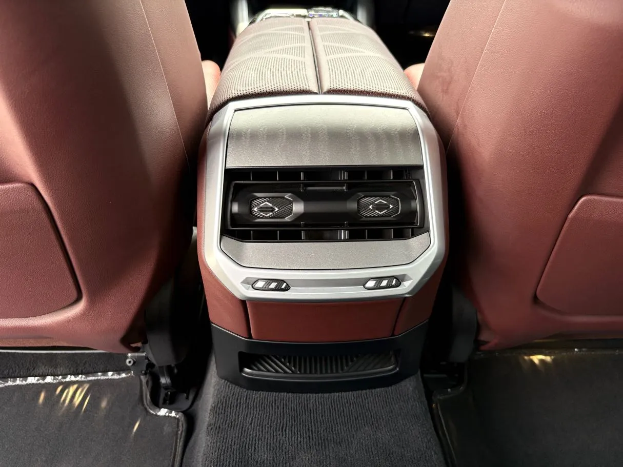 Car image 32