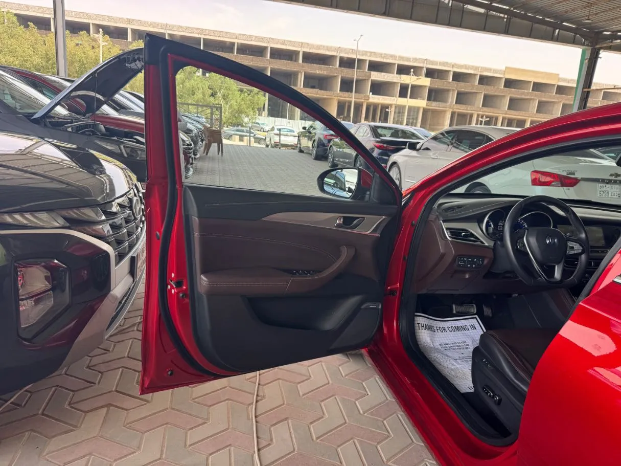 Car image 8