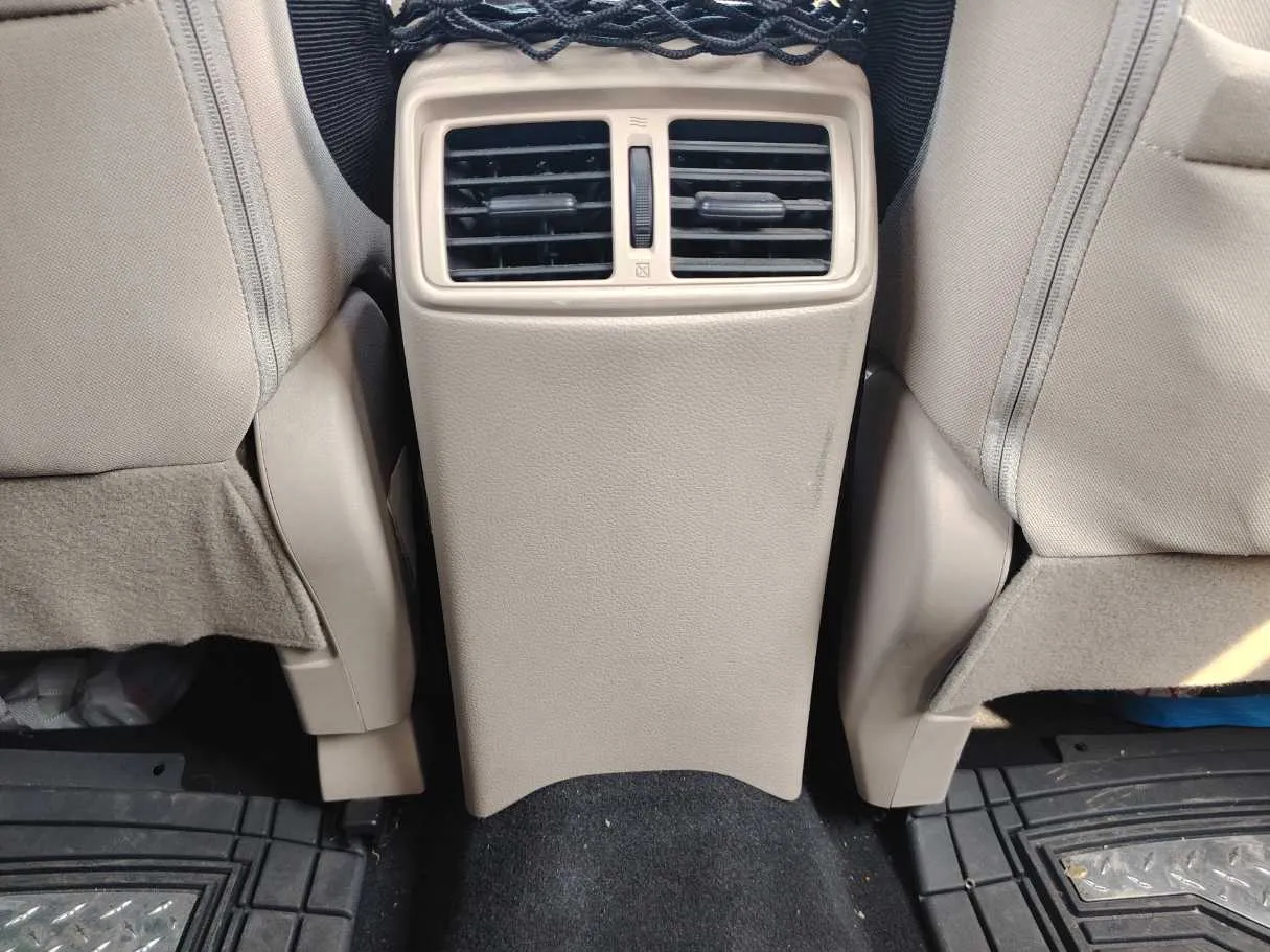 Car image 27