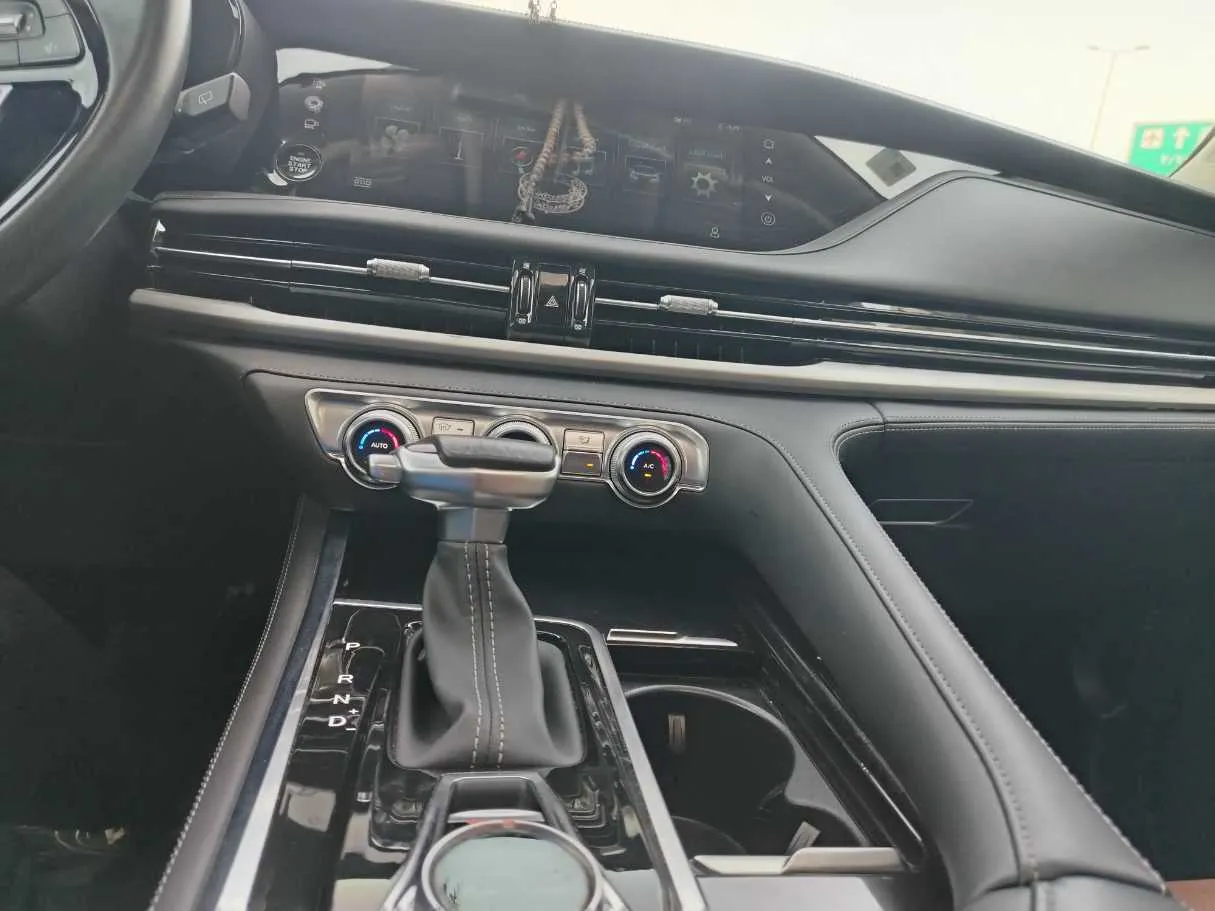 Car image 22