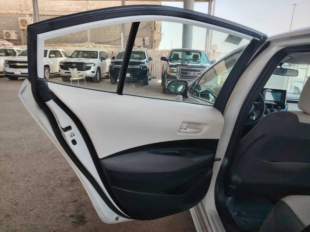 Car image 16