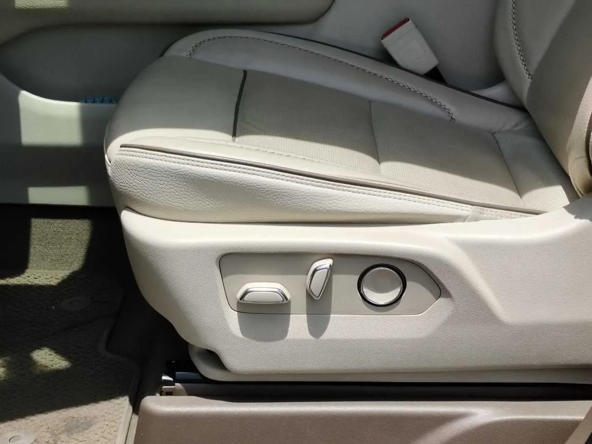 Car image 35