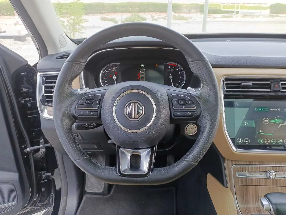 Car image 16