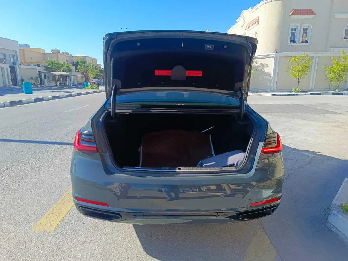 Car image 25