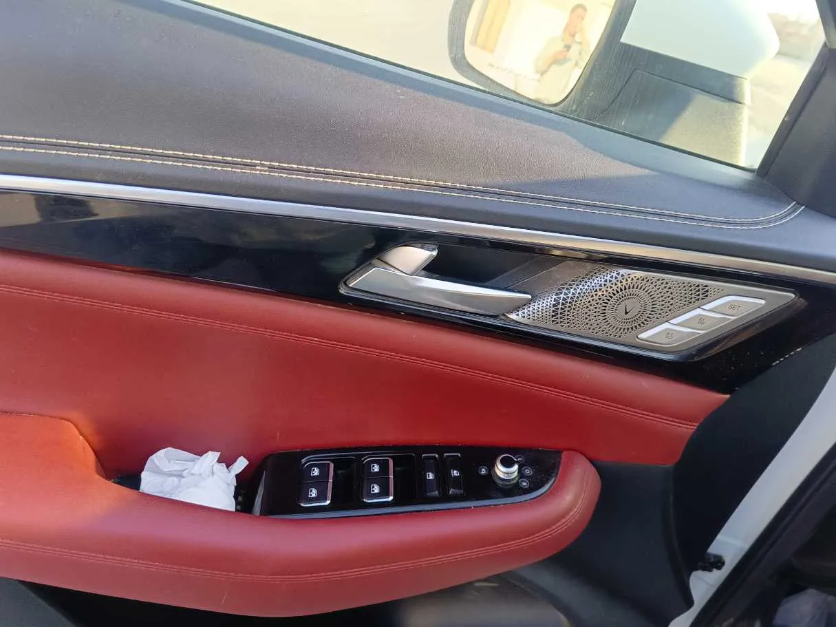 Car image 35