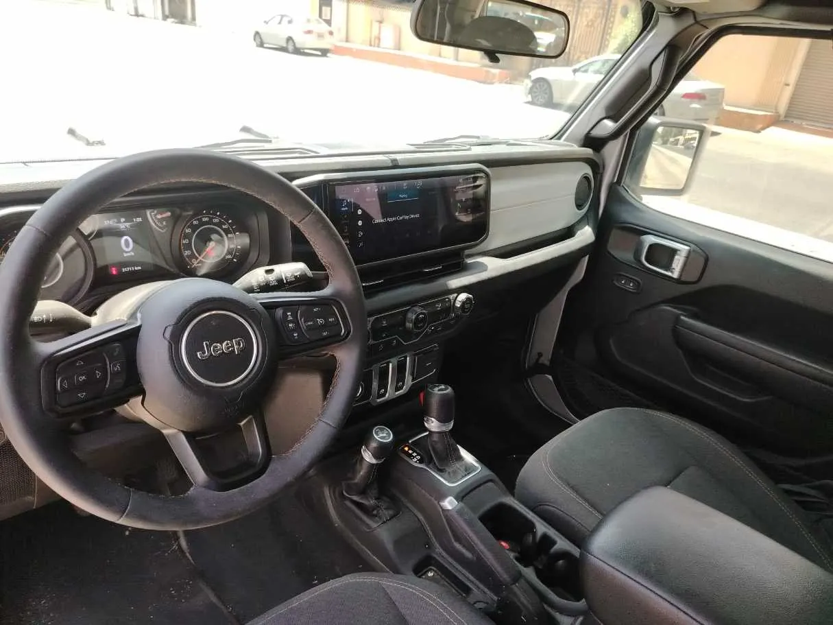 Car image 23