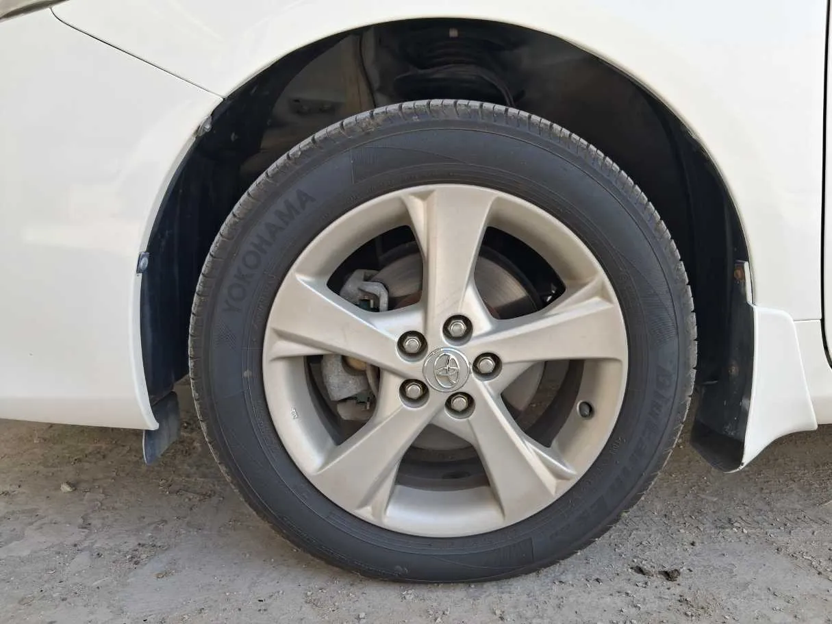 Car image 9