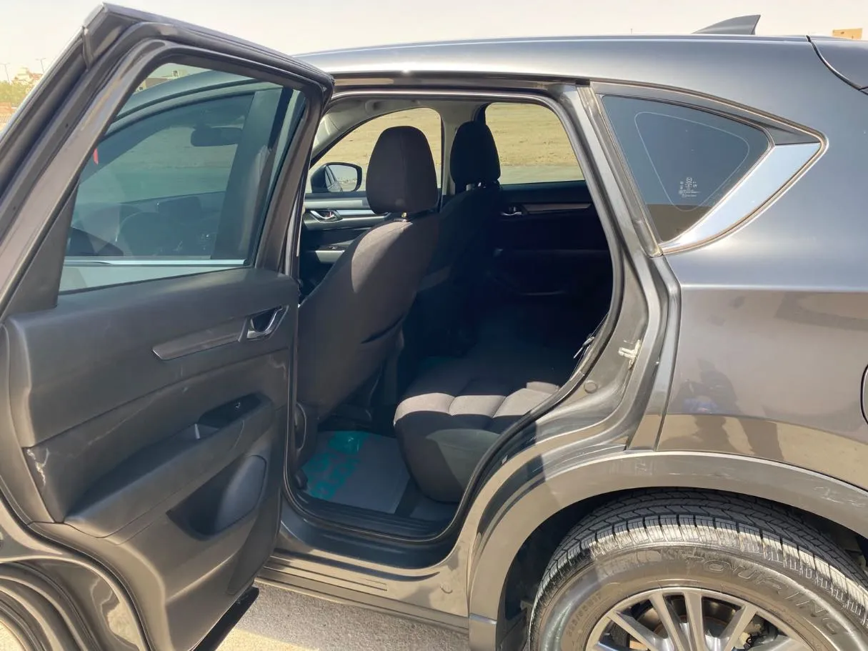 Car image 14