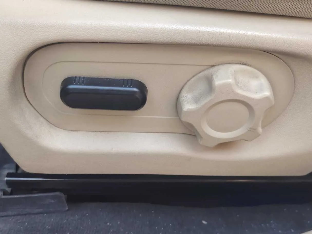 Car image 27