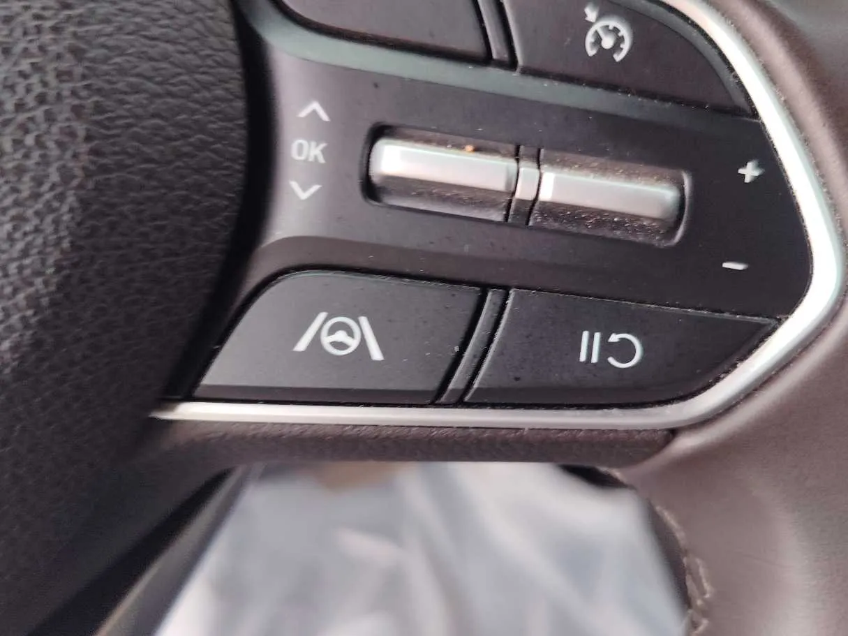 Car image 32