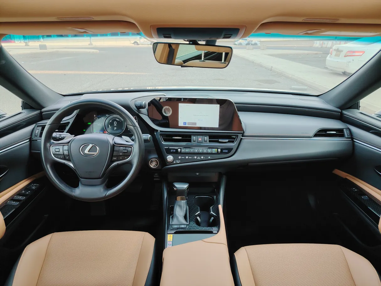 Car image 19