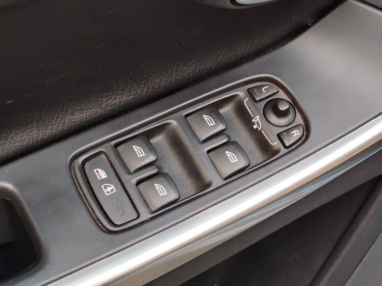 Car image 32