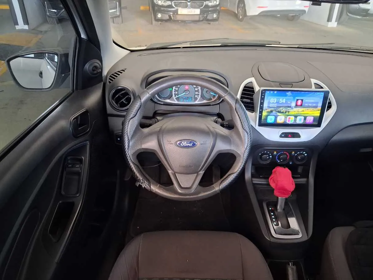 Car image 9