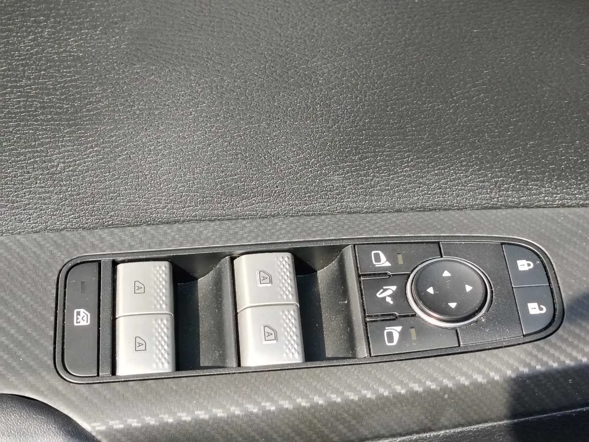 Car image 34