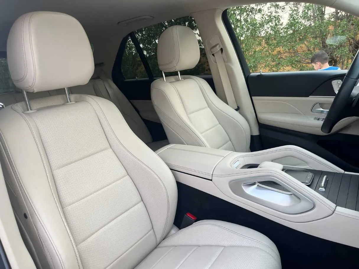 Car image 24