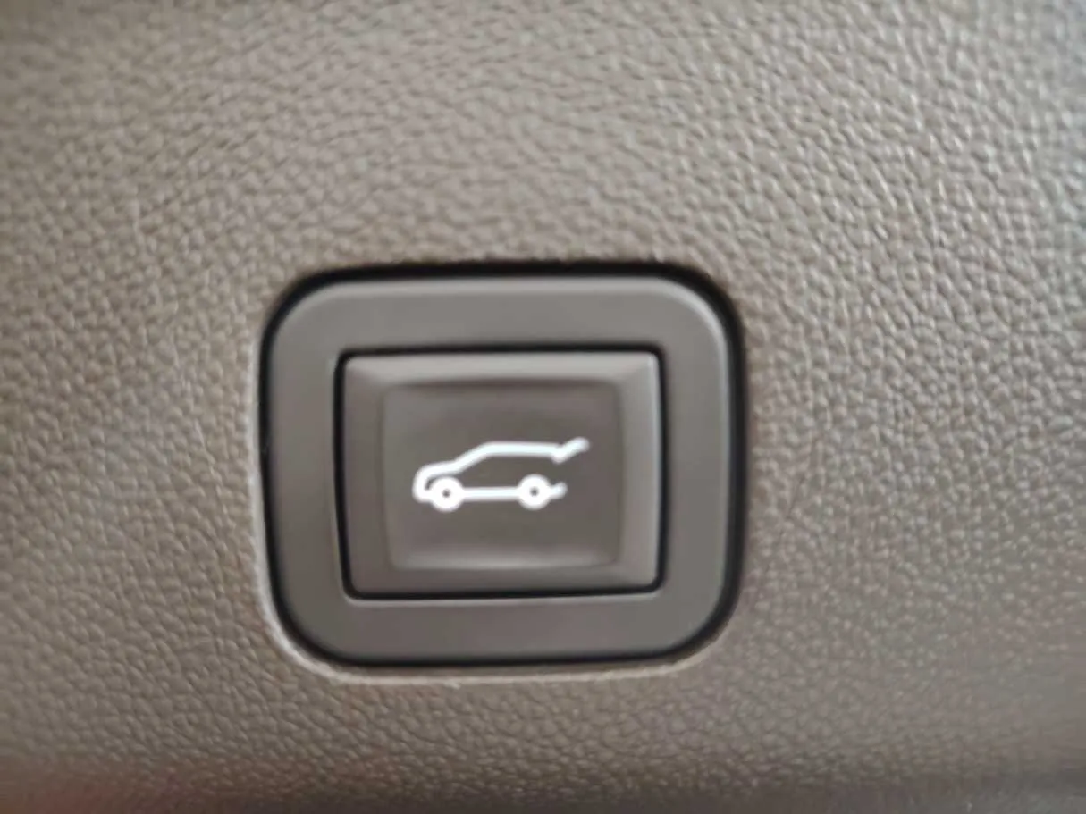 Car image 33
