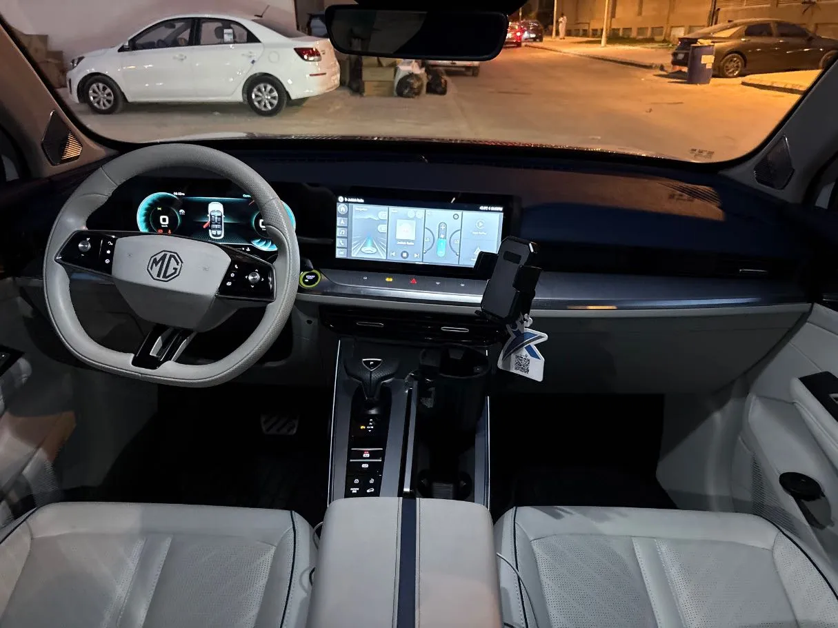 Car image 18