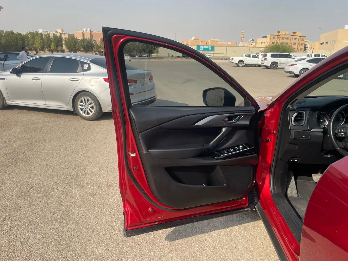 Car image 10
