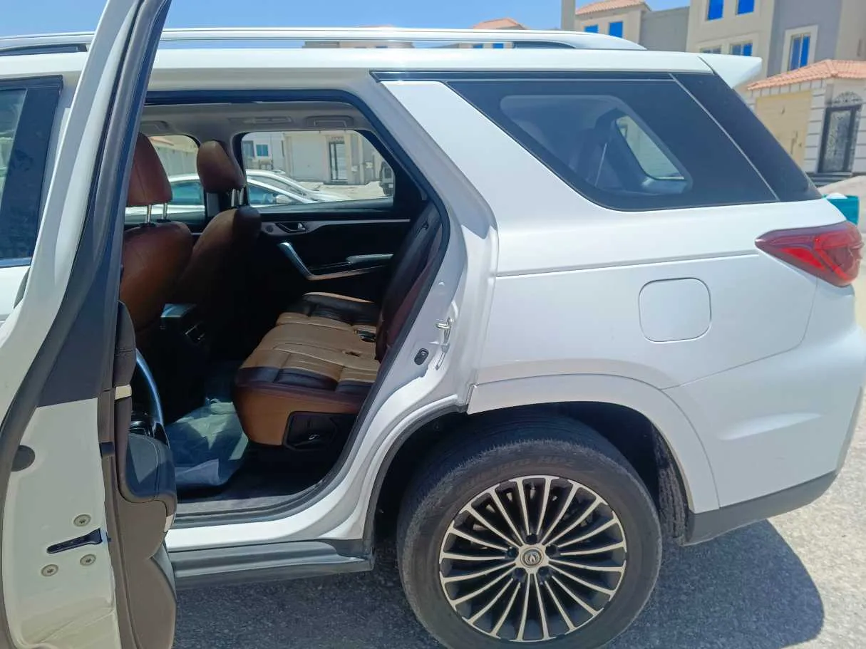 Car image 16