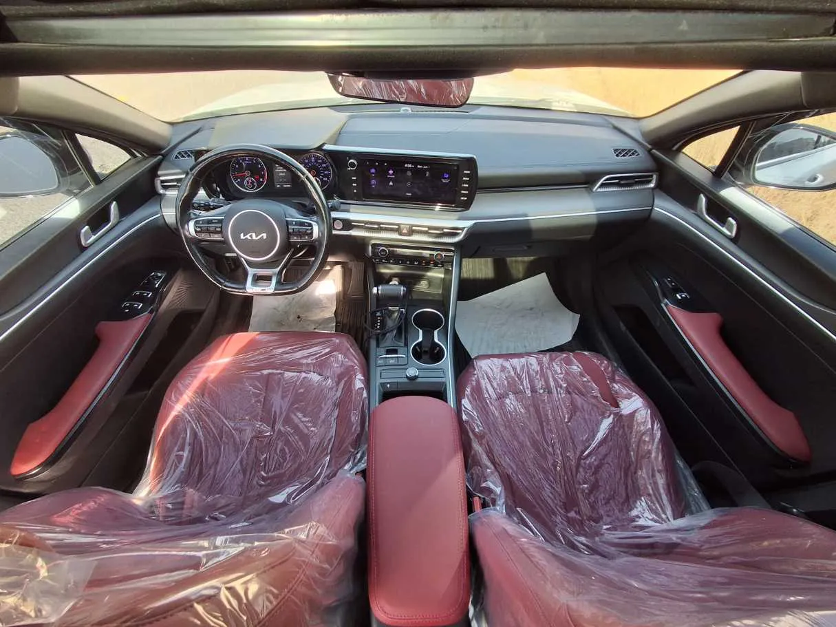 Car image 14