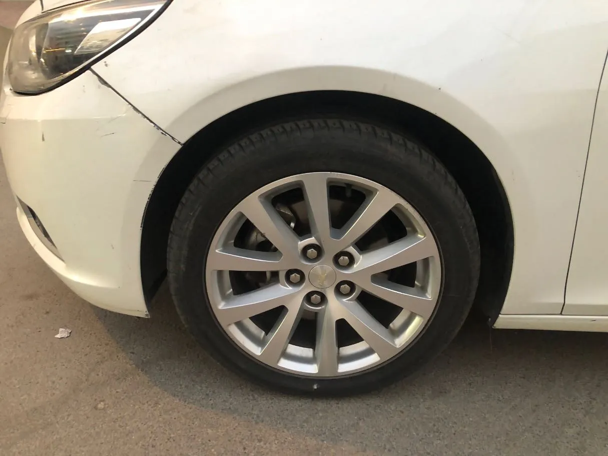 Car image 10