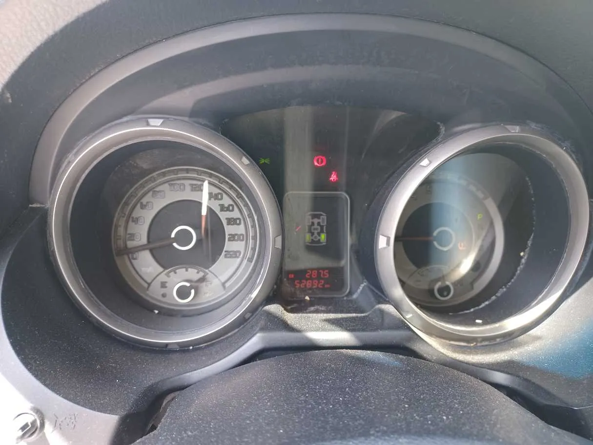 Car image 17