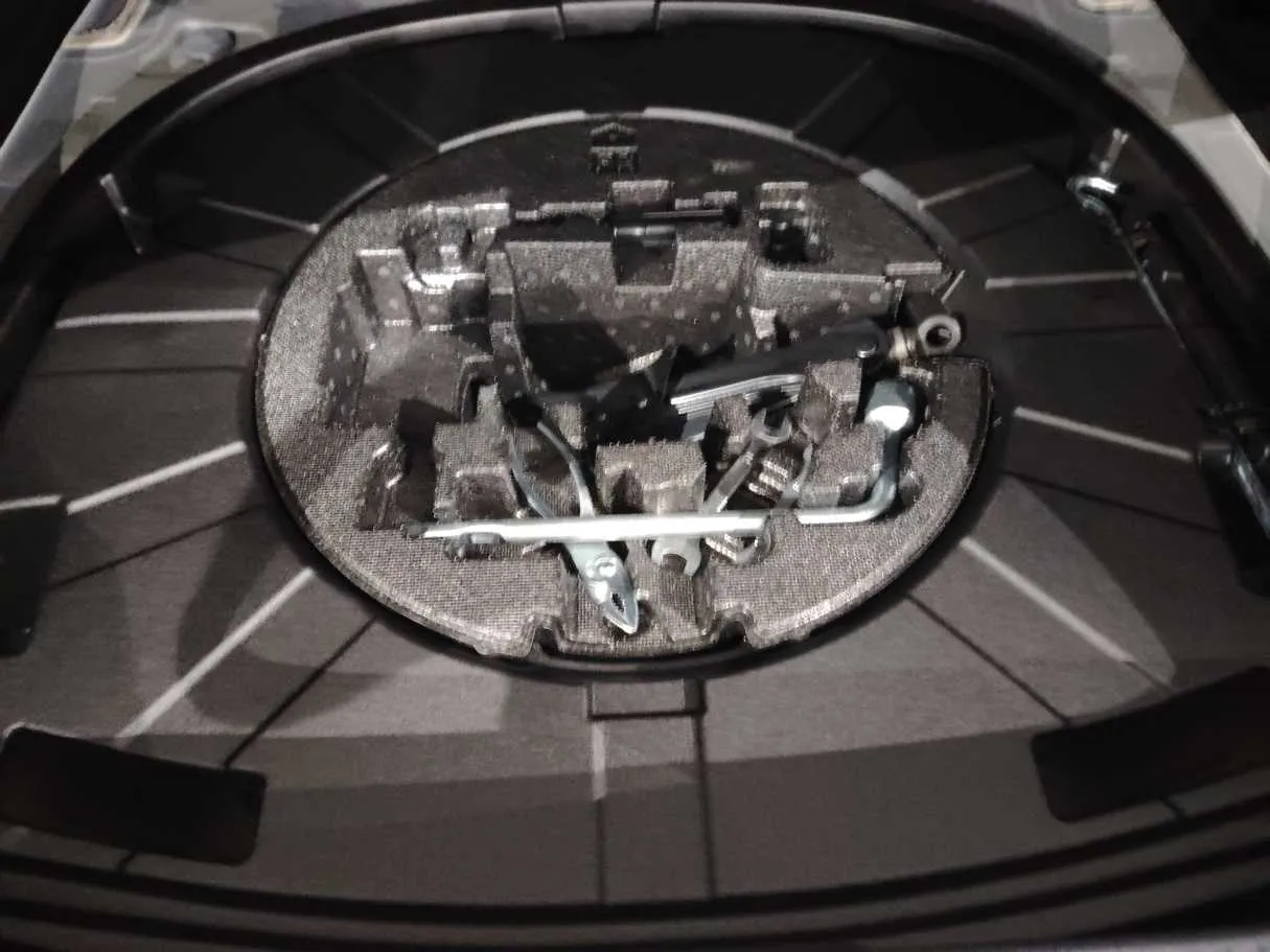 Car image 32