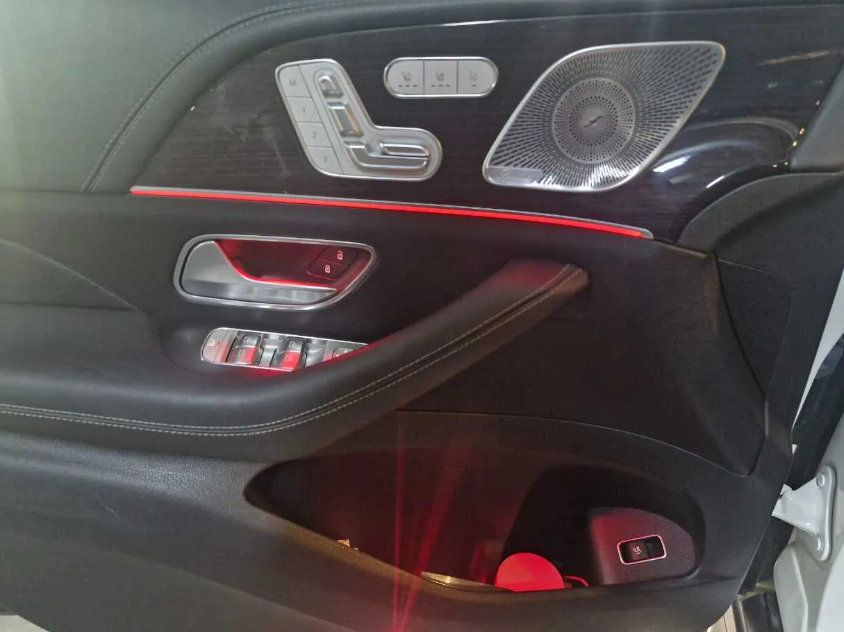 Car image 20