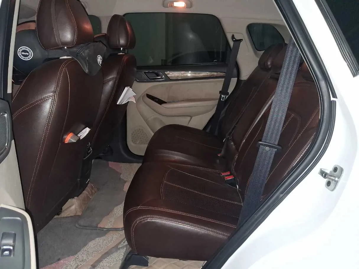 Car image 13