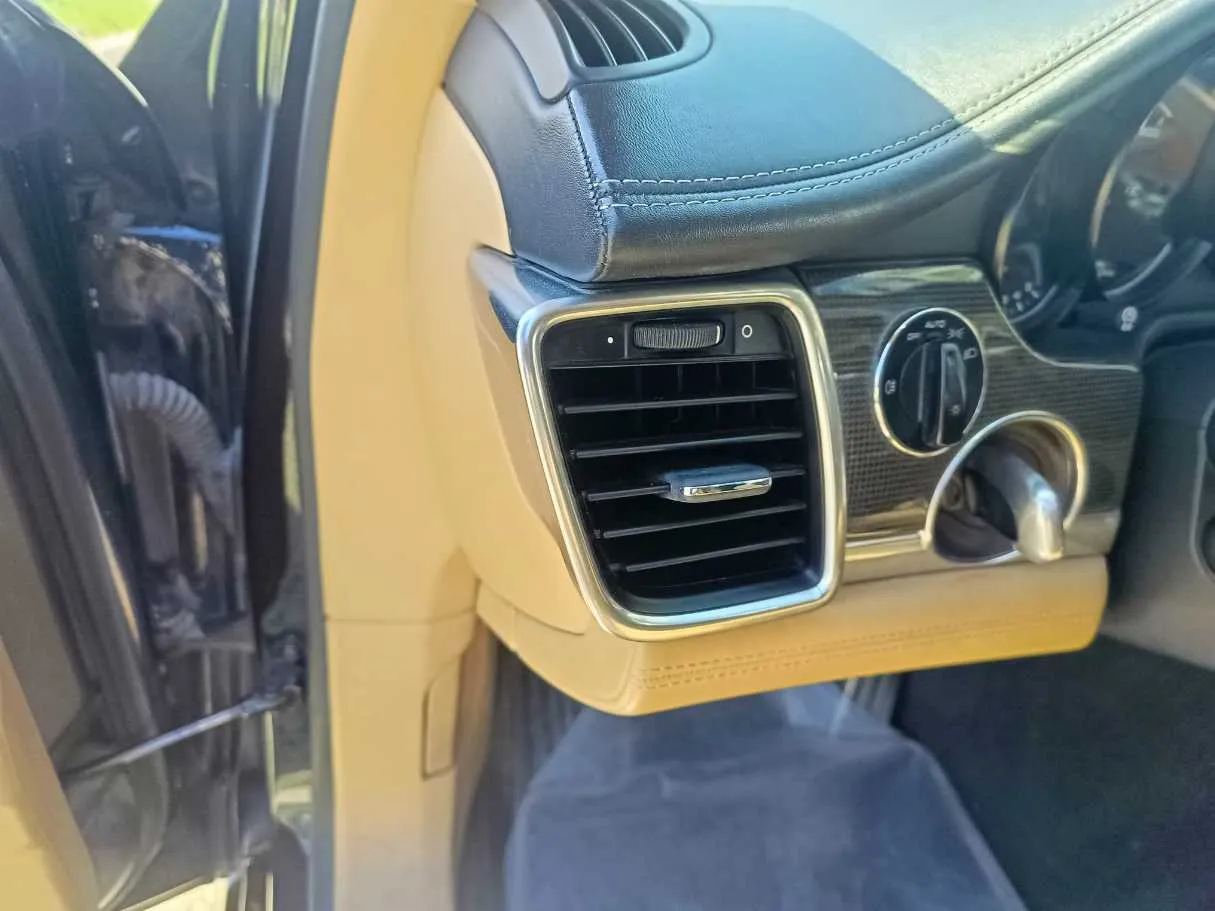 Car image 33