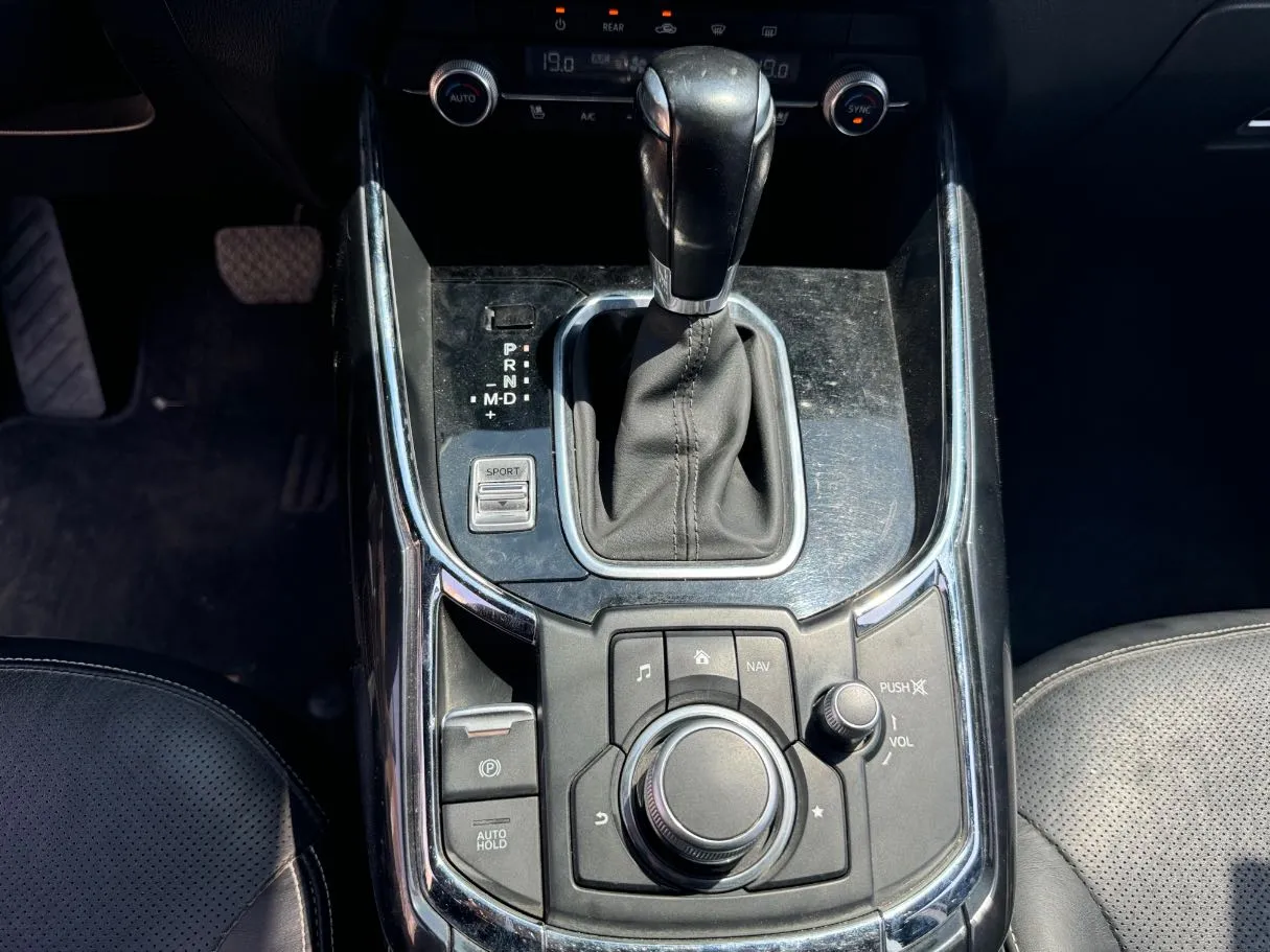 Car image 18