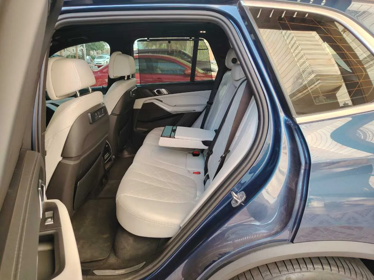 Car image 16