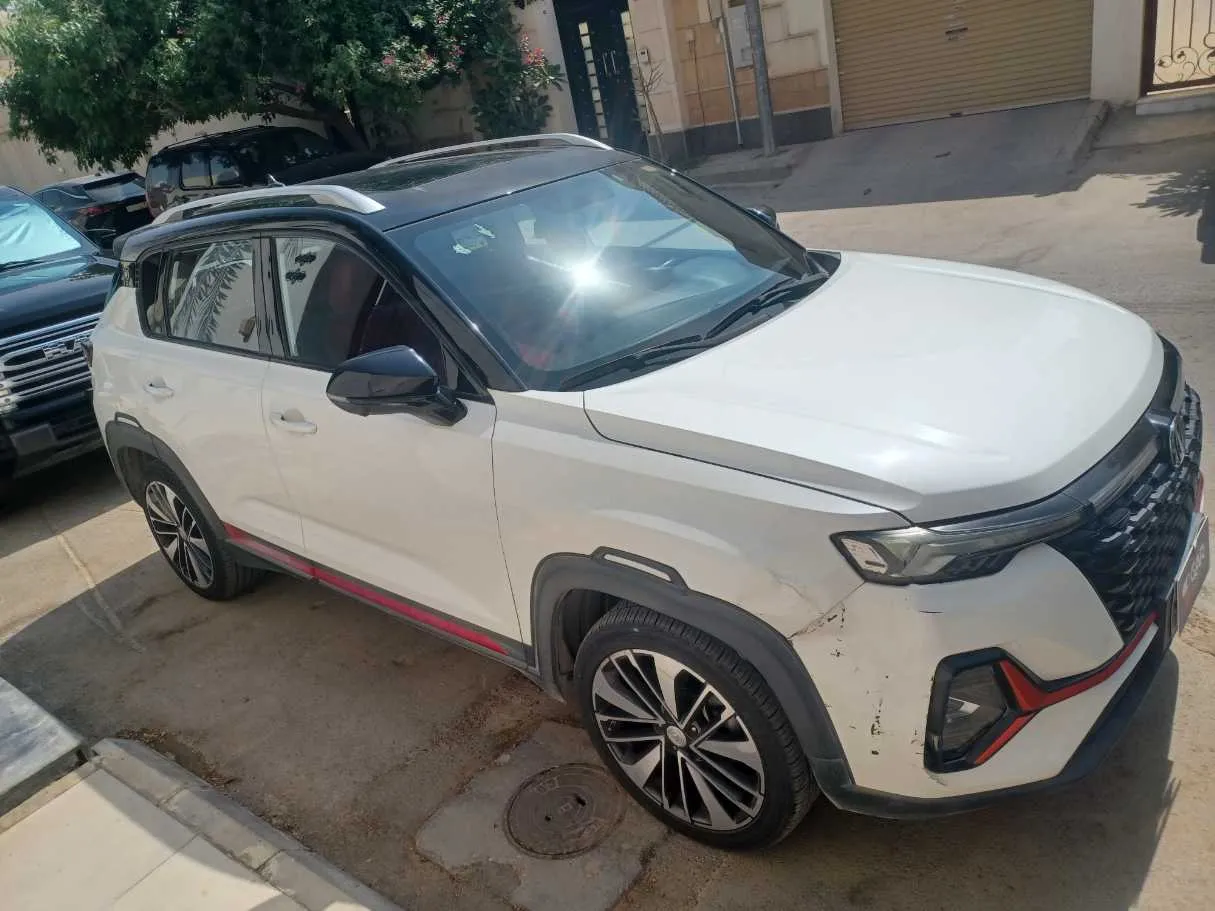 Car image 4