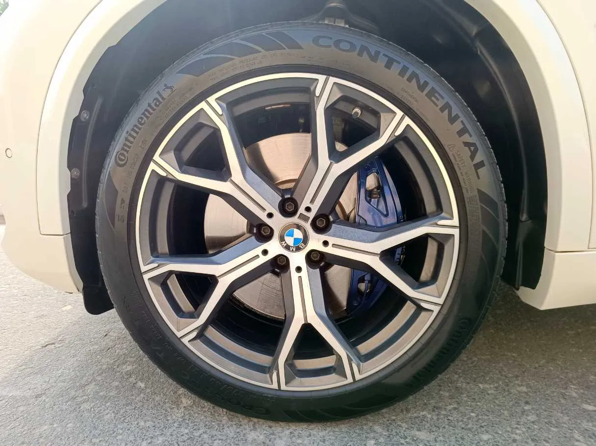 Car image 10
